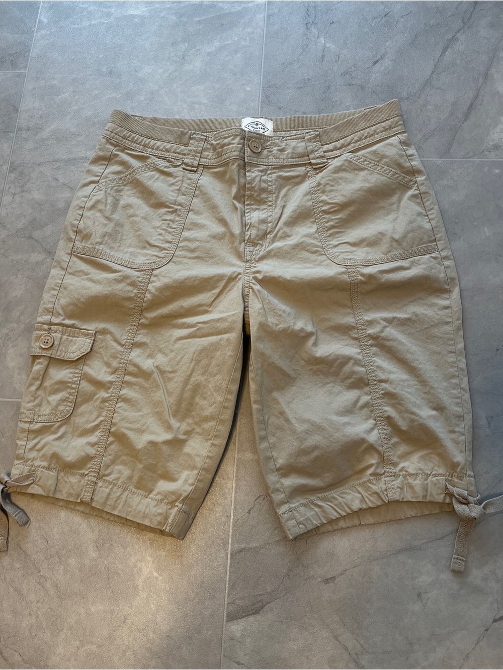 St. John's Bay Women’s Khaki Cargo Shorts bermuda with Tie Hem size 6 with zip